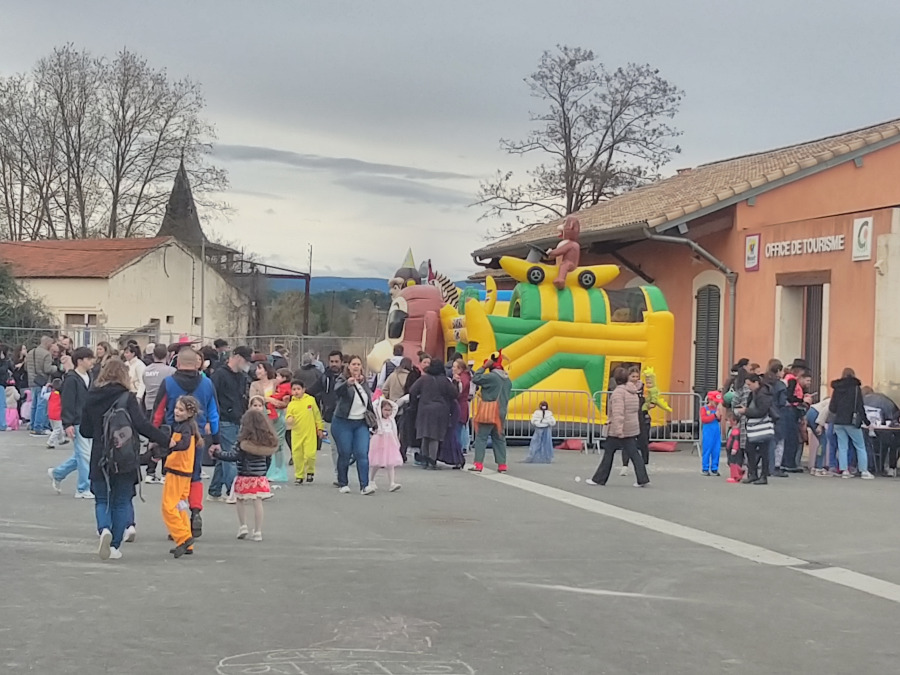 Le carnaval célébré dans les rues cazoulines
