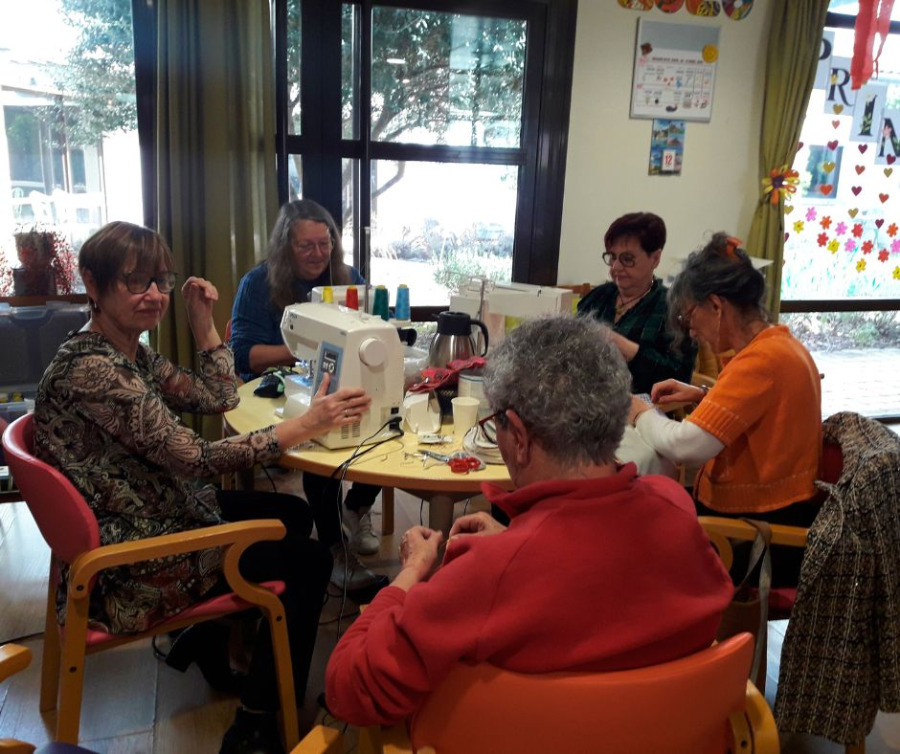 Atelier couture à l'EHPAD