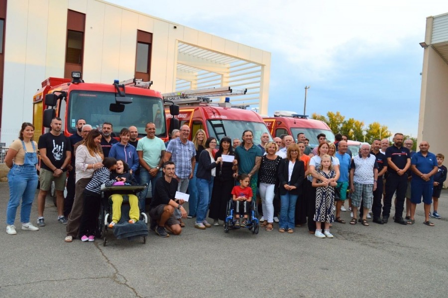 Remise de chèques par l’amicale des sapeurs-pompiers