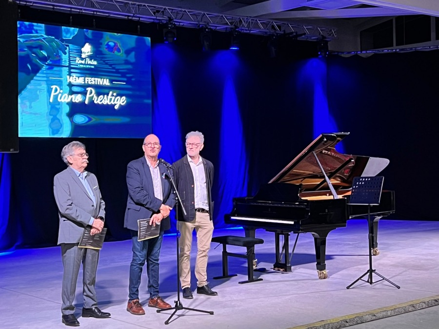 Dévoilement de la plaque inaugurale de l’Auditorium Jean-Bernard Pommier