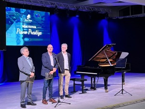 Dévoilement de la plaque inaugurale de l’Auditorium Jean-Bernard Pommier