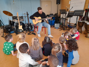 L’école de musique municipale à la rencontre des tout petits