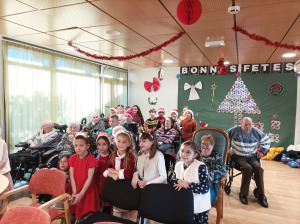 Un air de magie de Noël flotte sur la maison de retraite