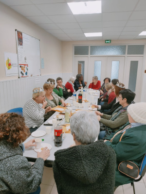 Dégustation de la galette des rois pour l’atelier de réflexologie