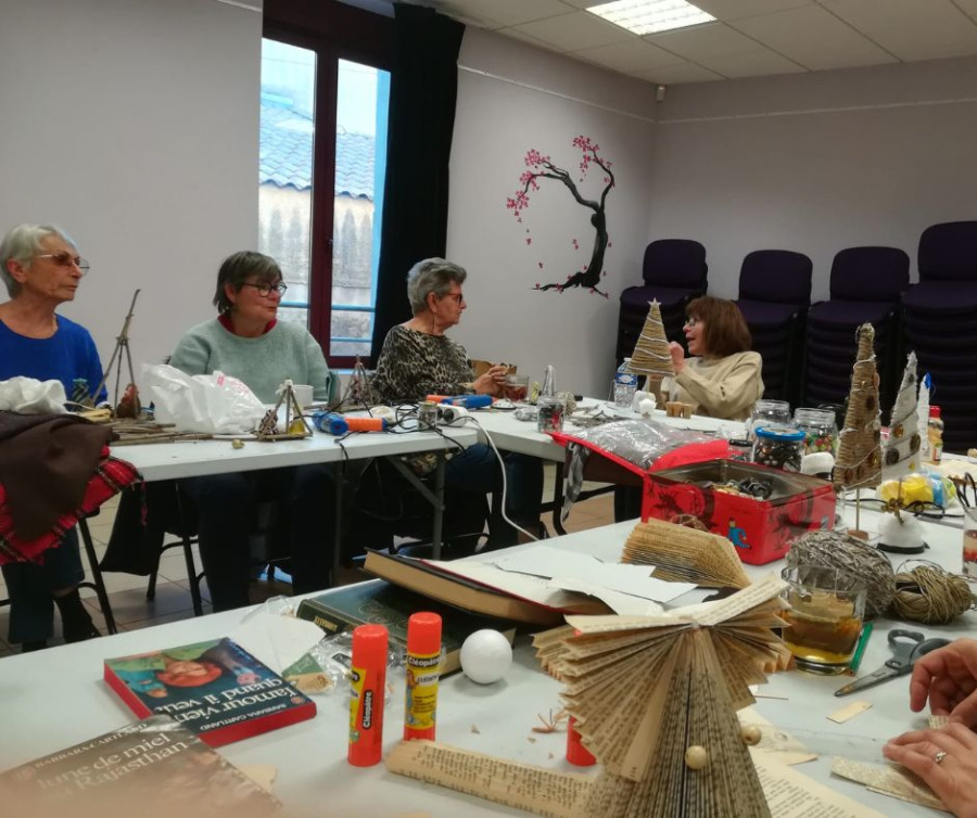 Ateliers créatifs « entre nous » à la médiathèque